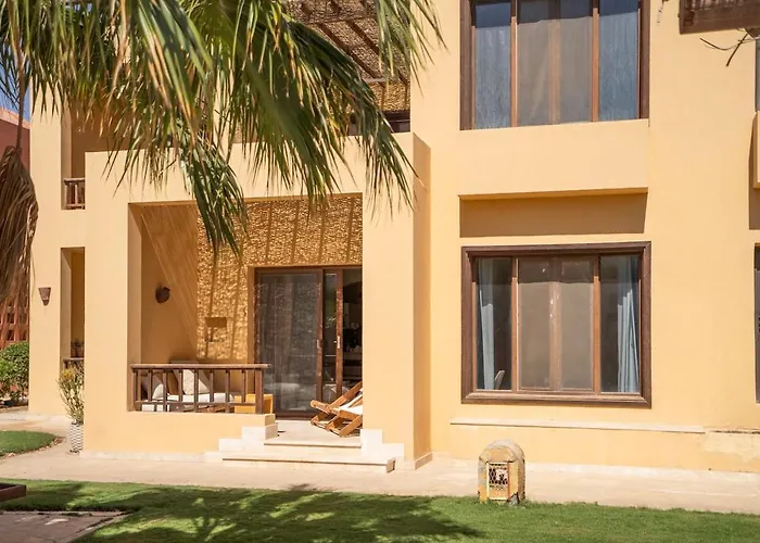 Stunning Poolhouse Duplex - 3 Beds - South Marina Appartement
