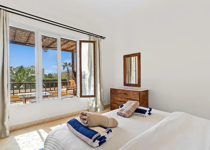 Stunning Poolhouse Duplex - 3 Beds - South Marina