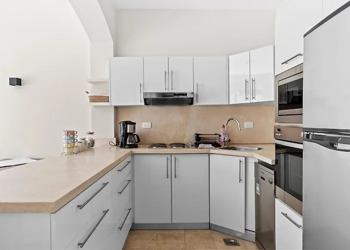 Apartment Stunning Poolhouse Duplex - 3 Beds - South Marina